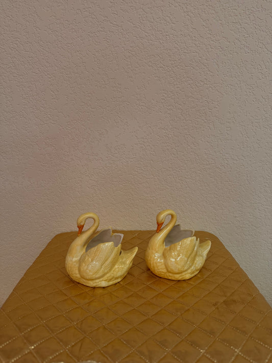 Figurine - Swans