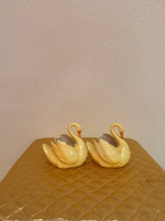 Figurine - Swans