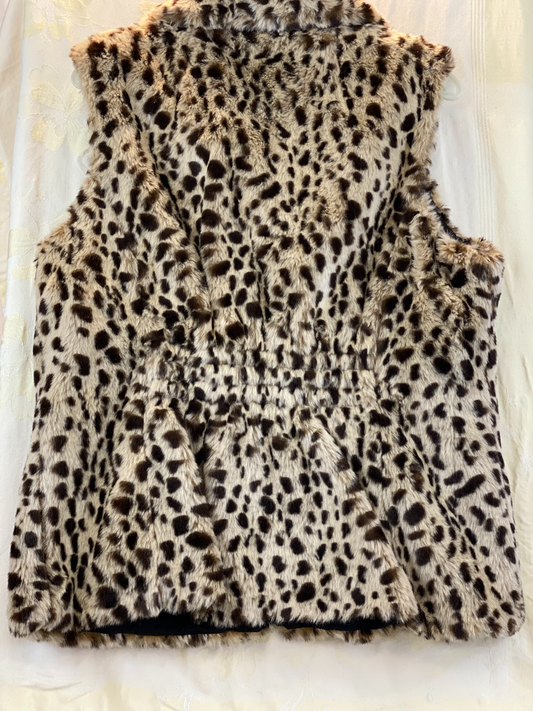 Pre-Owned - Excellent Condition Furry Leopard Print Front Zipper Closure Two (2) Outside Pockets Two (2) Inside Pockets Leopard Collar