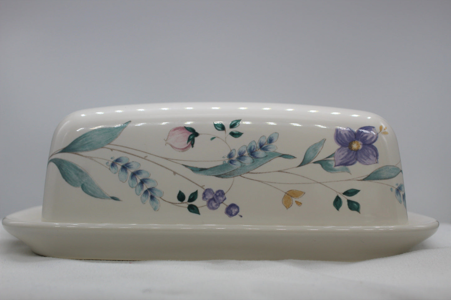 April Pattern - White Background with Floral Design Stoneware Composition Top Approx: 5.5” x 2” Bottom Approx: 7” x 3”