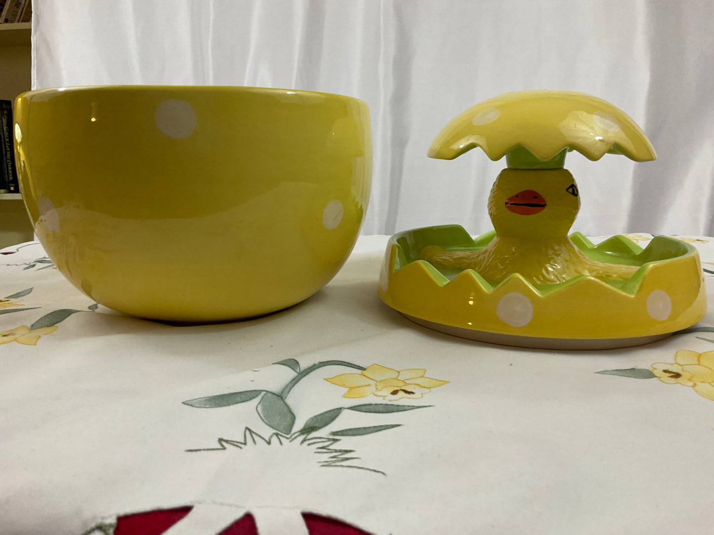 Easter - Cookie Jar - Yellow Cracked Egg