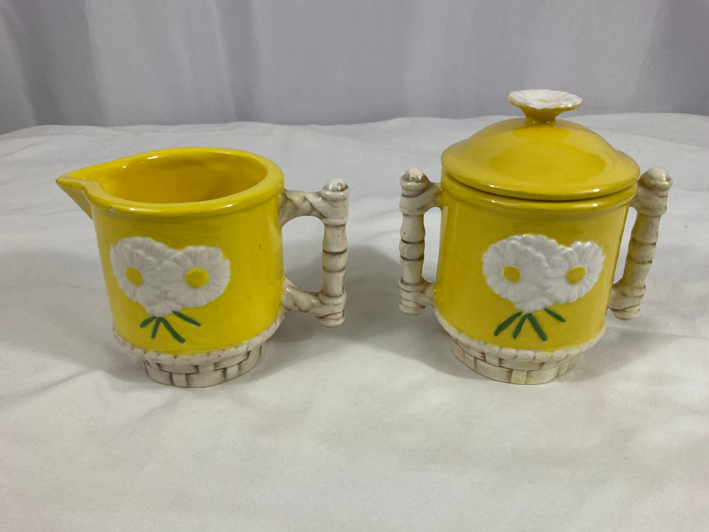 Creamer and Sugar Set - Yellow With White Daisy