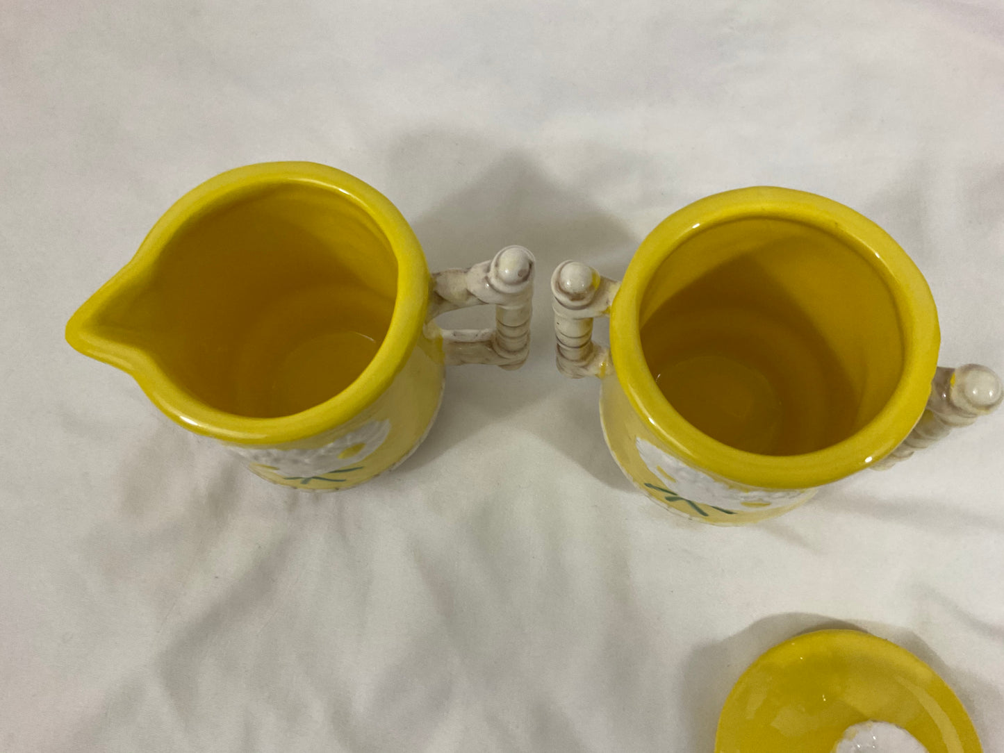 Creamer and Sugar Set - Yellow With White Daisy