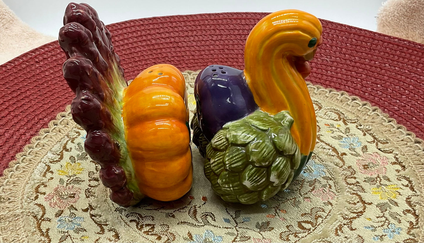 Salt and Pepper Shakers - Thanksgiving