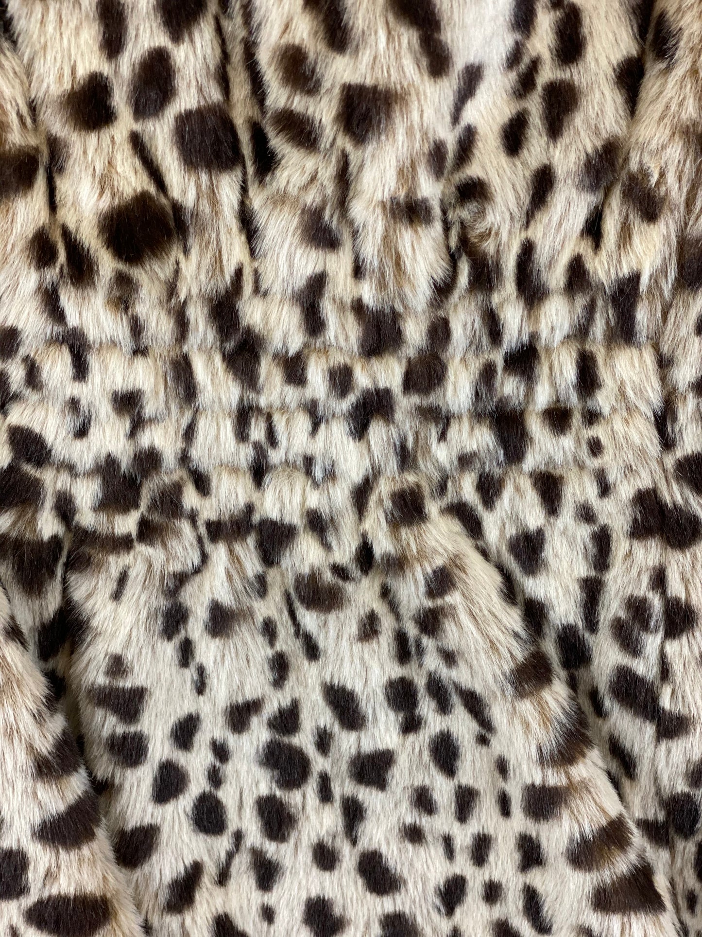 Pre-Owned - Excellent Condition Furry Leopard Print Front Zipper Closure Two (2) Outside Pockets Two (2) Inside Pockets Leopard Collar