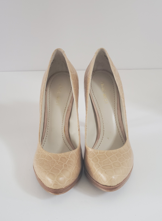 Round-Toe Shoes Tan Color Embossed Design Approx 4” Heel New-Never Worn