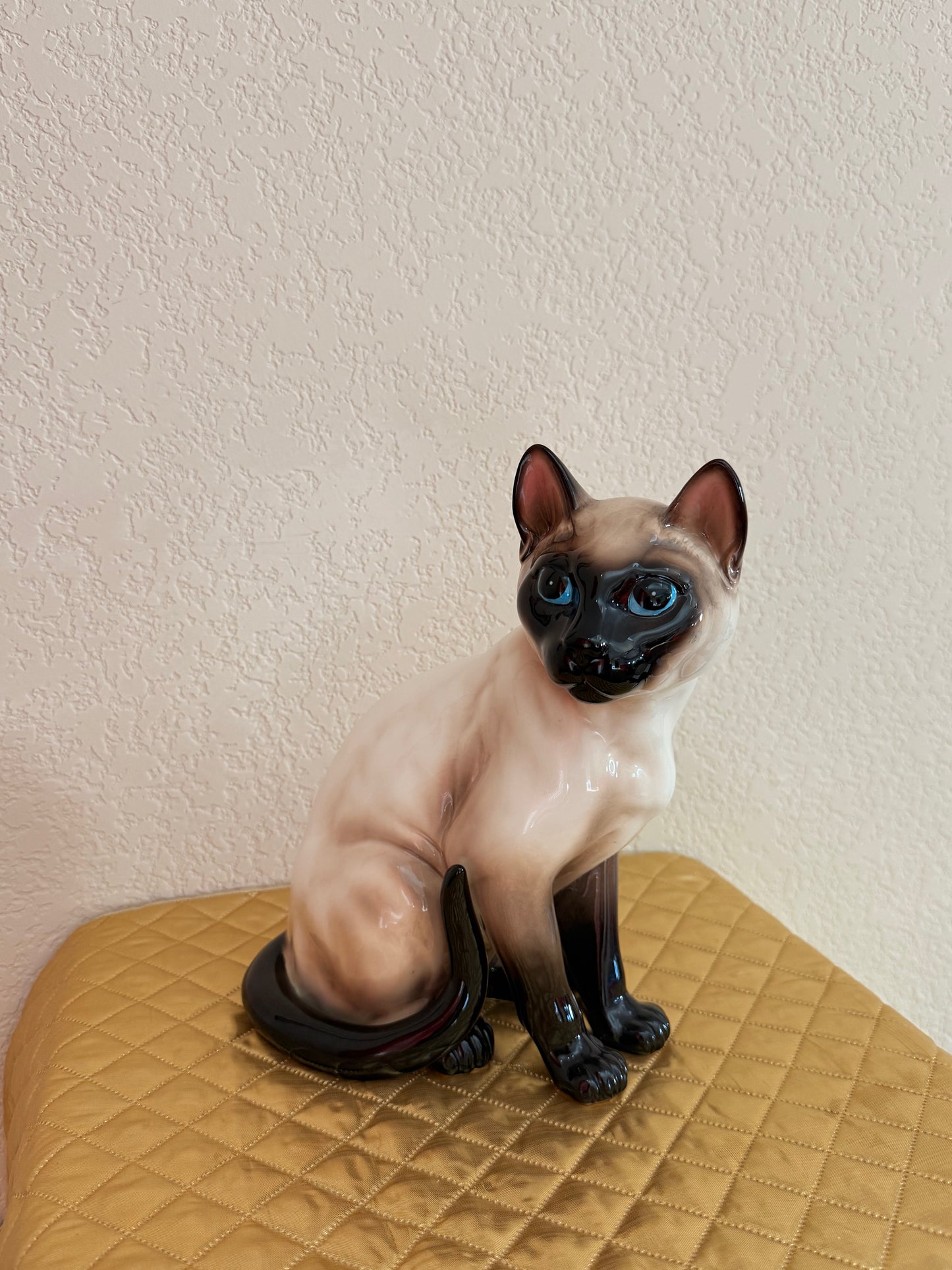 Figurine - Siamese Cat