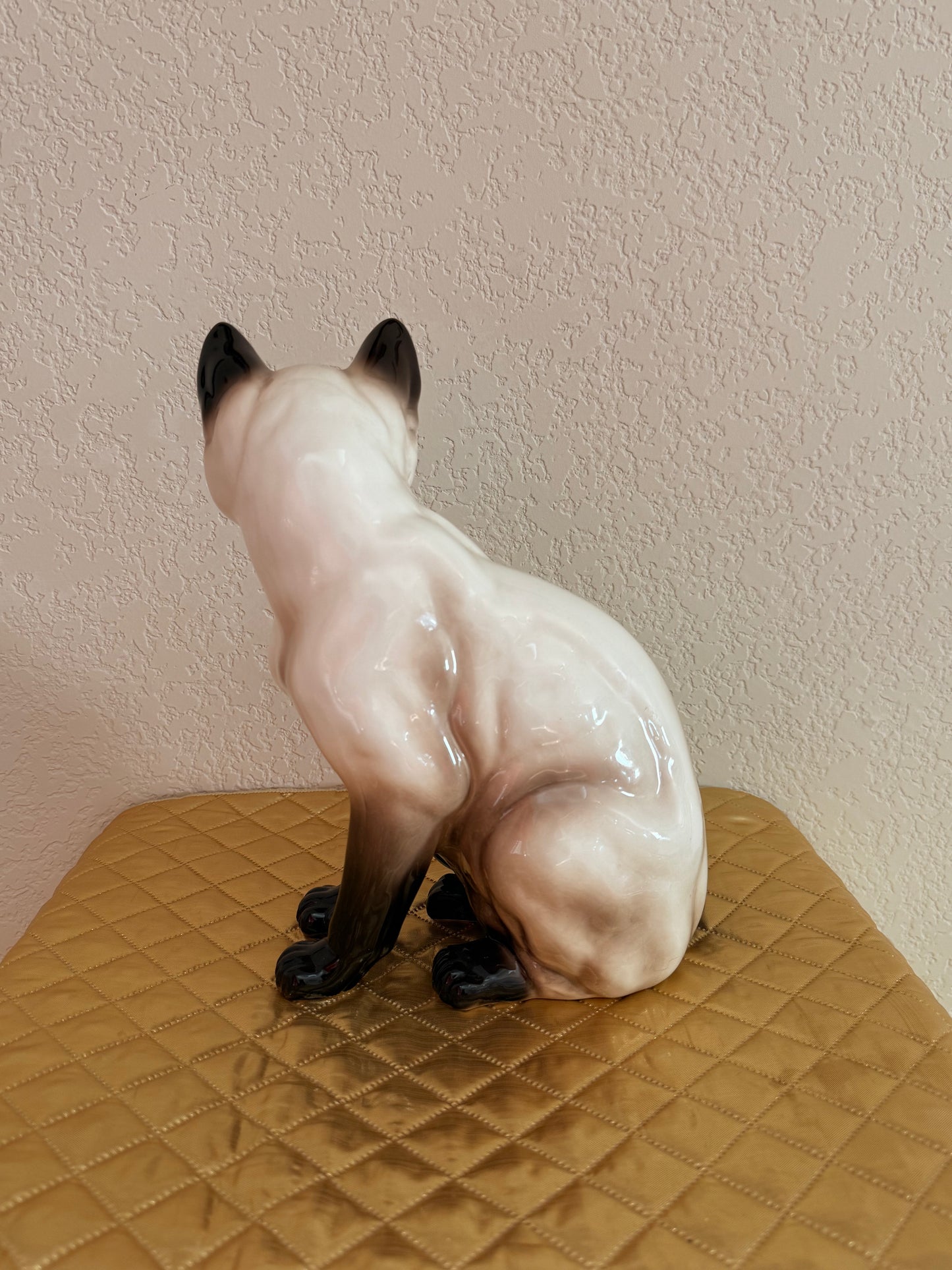 Figurine - Siamese Cat