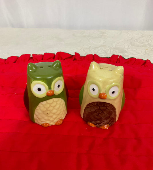 Salt & Pepper Shakers Set - Owl Design