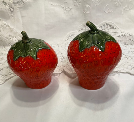 Salt and Pepper Shaker Set - Strawberry Shape