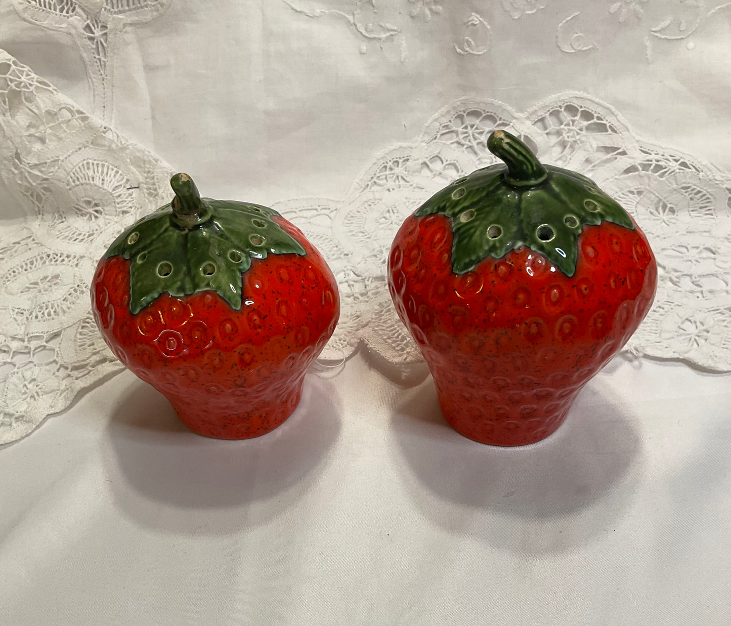 Salt and Pepper Shaker Set - Strawberry Shape