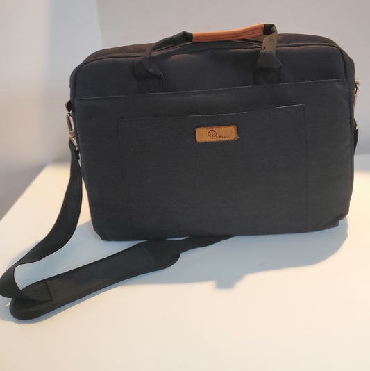 E-Tree Brand -Fits 15” Laptop  Padded Case  Shoulder Strap  Two (2) Handles on Top (Tan)  Top Zipper for Closure  Front Zipper Pocket  Front Slot Pocket  Approx:   16.5” W x 12” H x 2.5” D