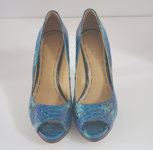 Turquoise High Heels  Size 6M  Faux Snake-Skin Upper Shoe  Leather Soles  Approx 4” Heel