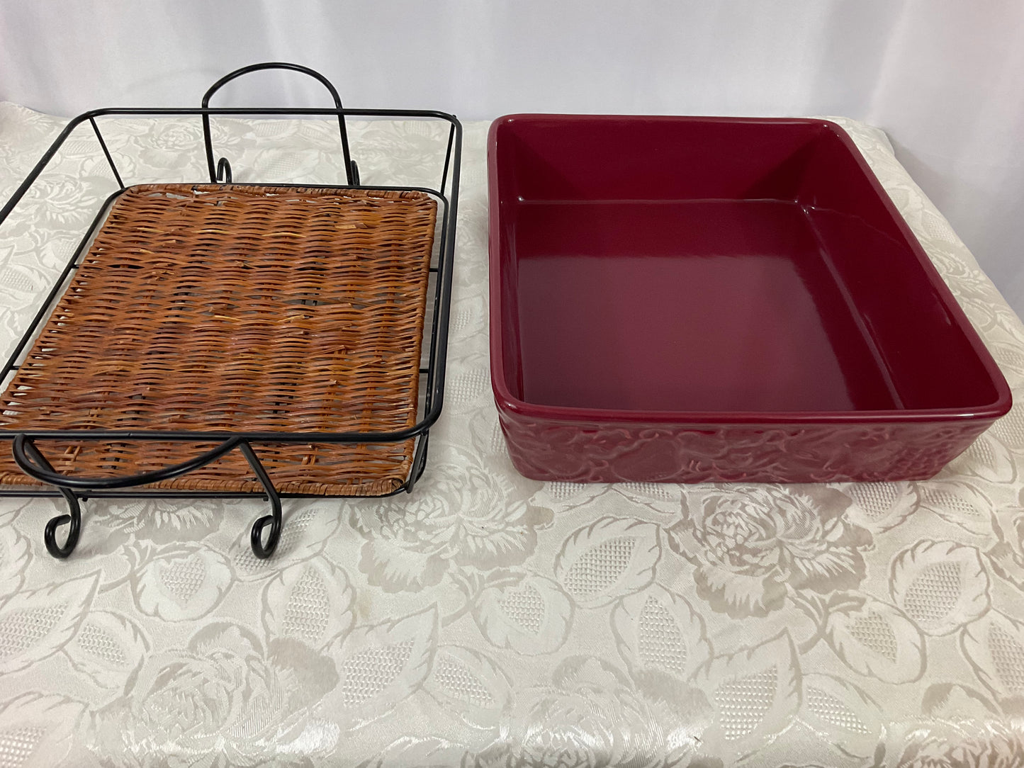 Temp-tations - Casserole Dish/Lid - Fruit Basket