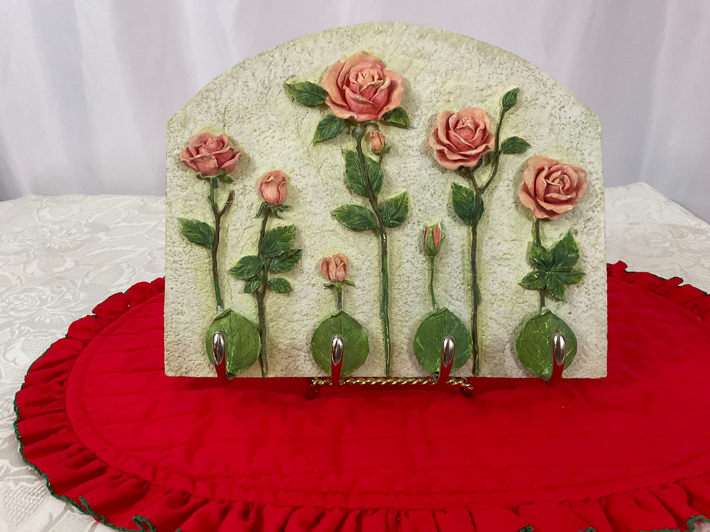 Wall Hanger With 3-Dimensional Roses