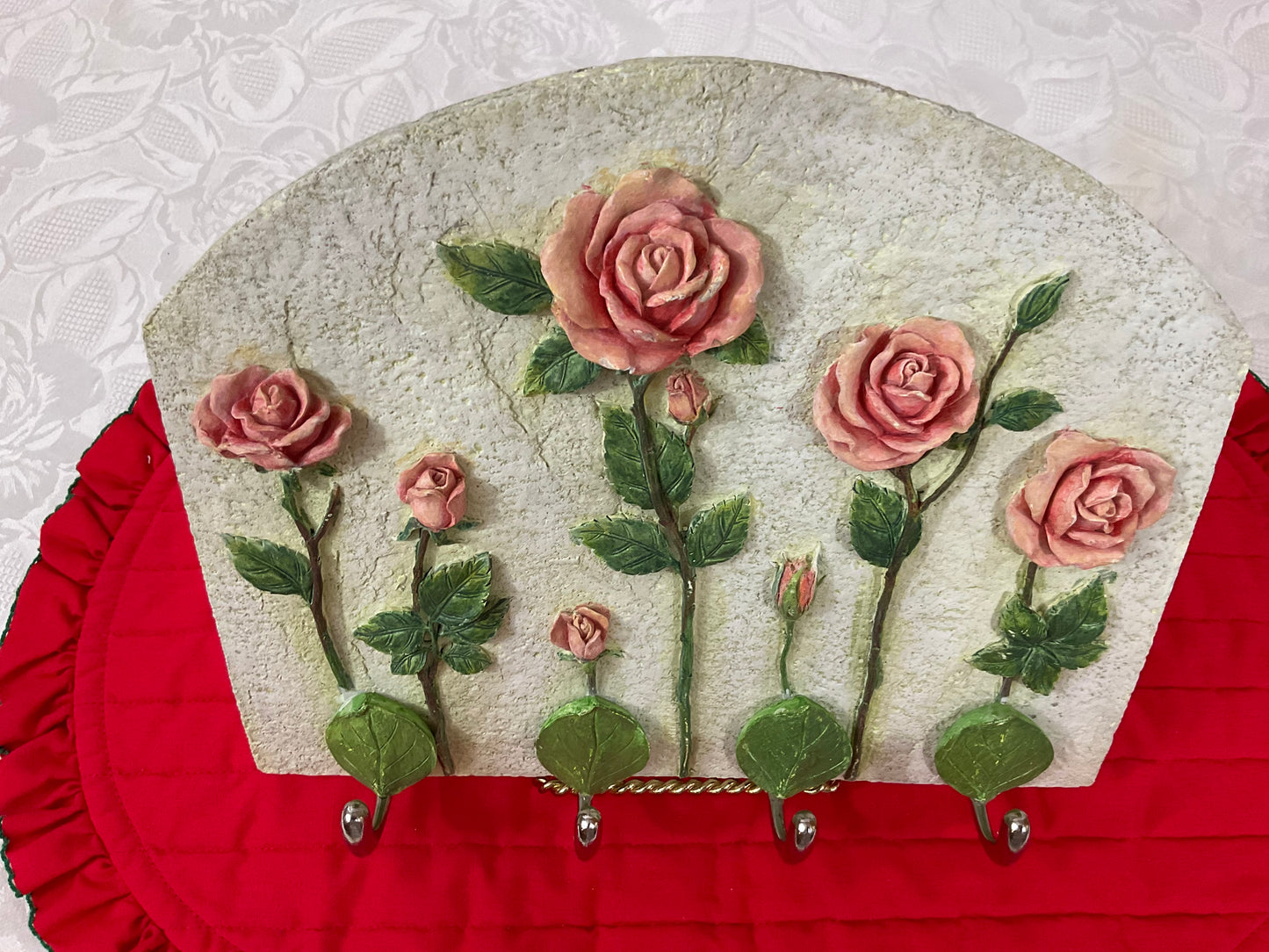 Wall Hanger With 3-Dimensional Roses