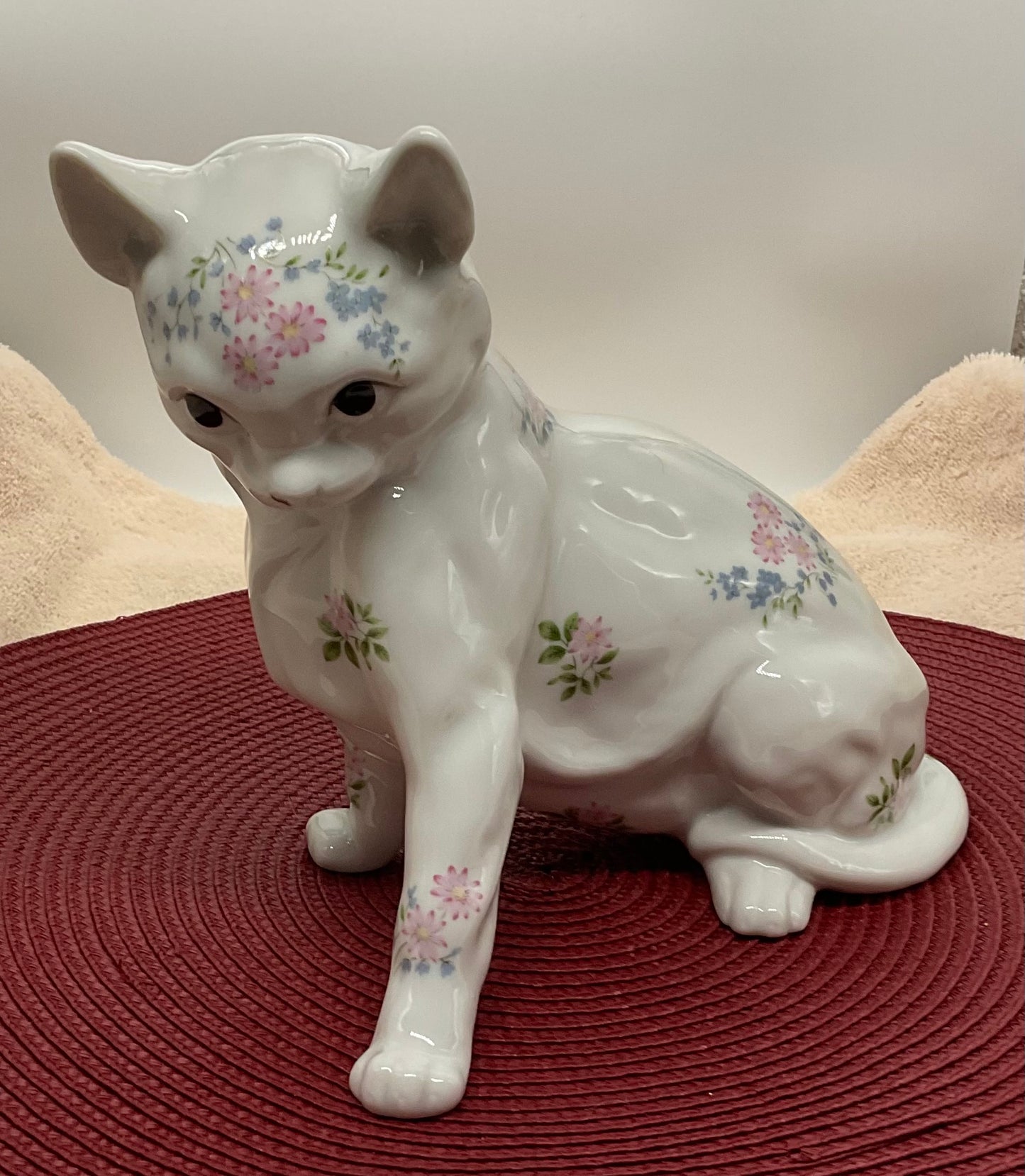 Figurine - Cat