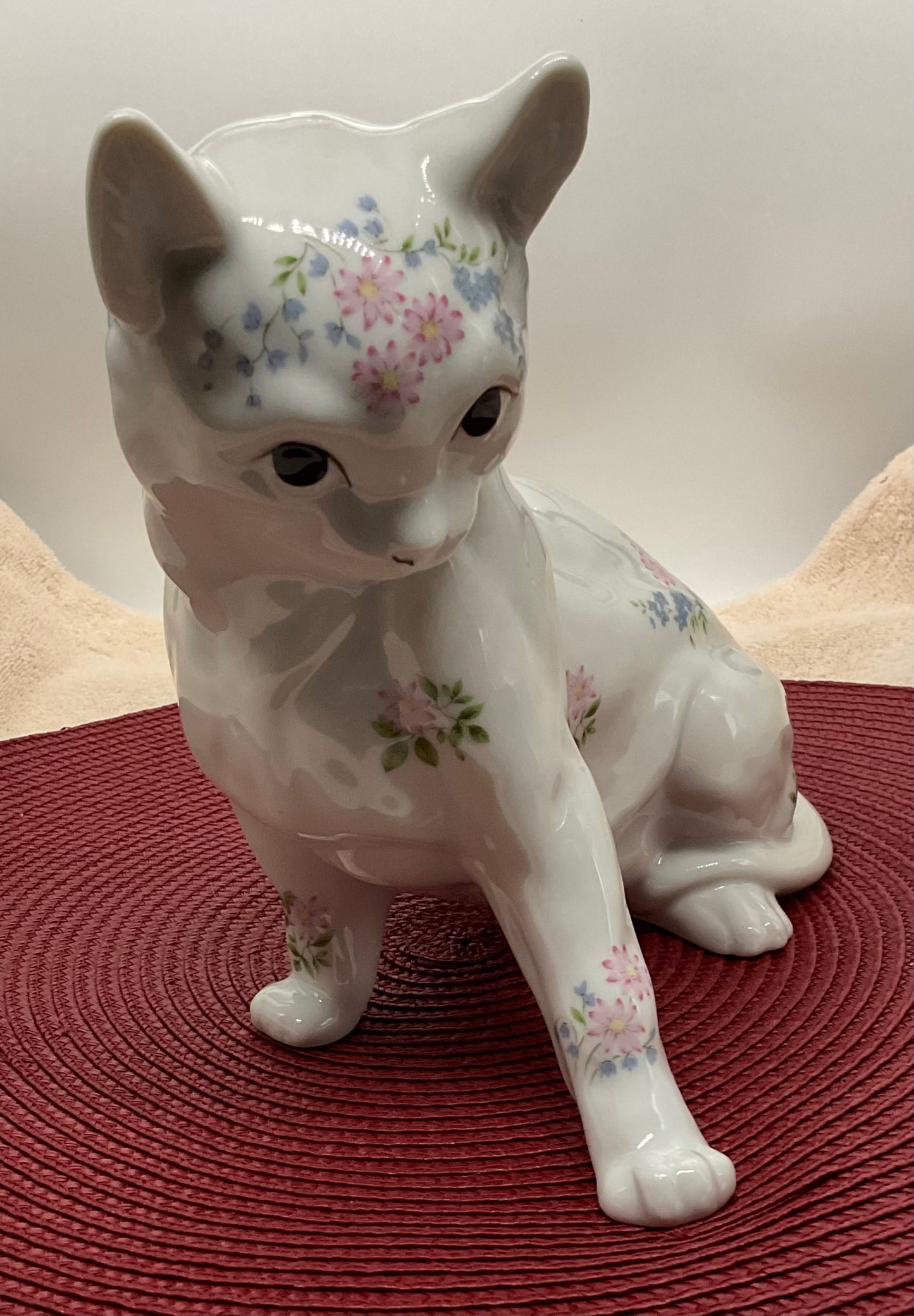 Figurine - Cat